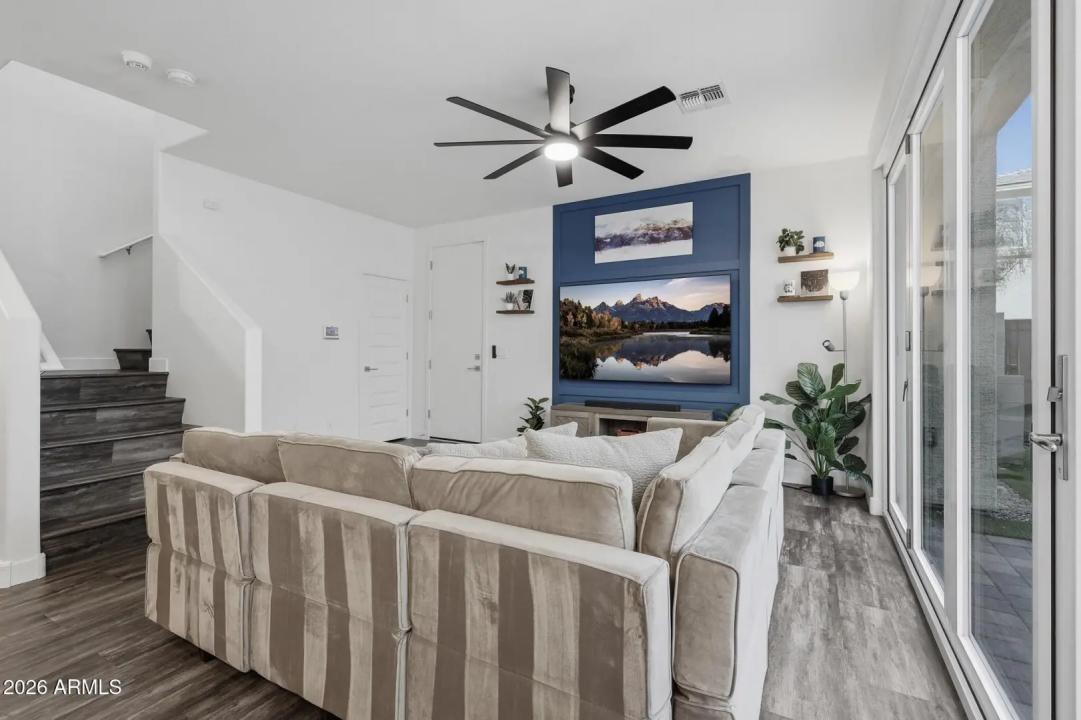 Real Estate Picture 8