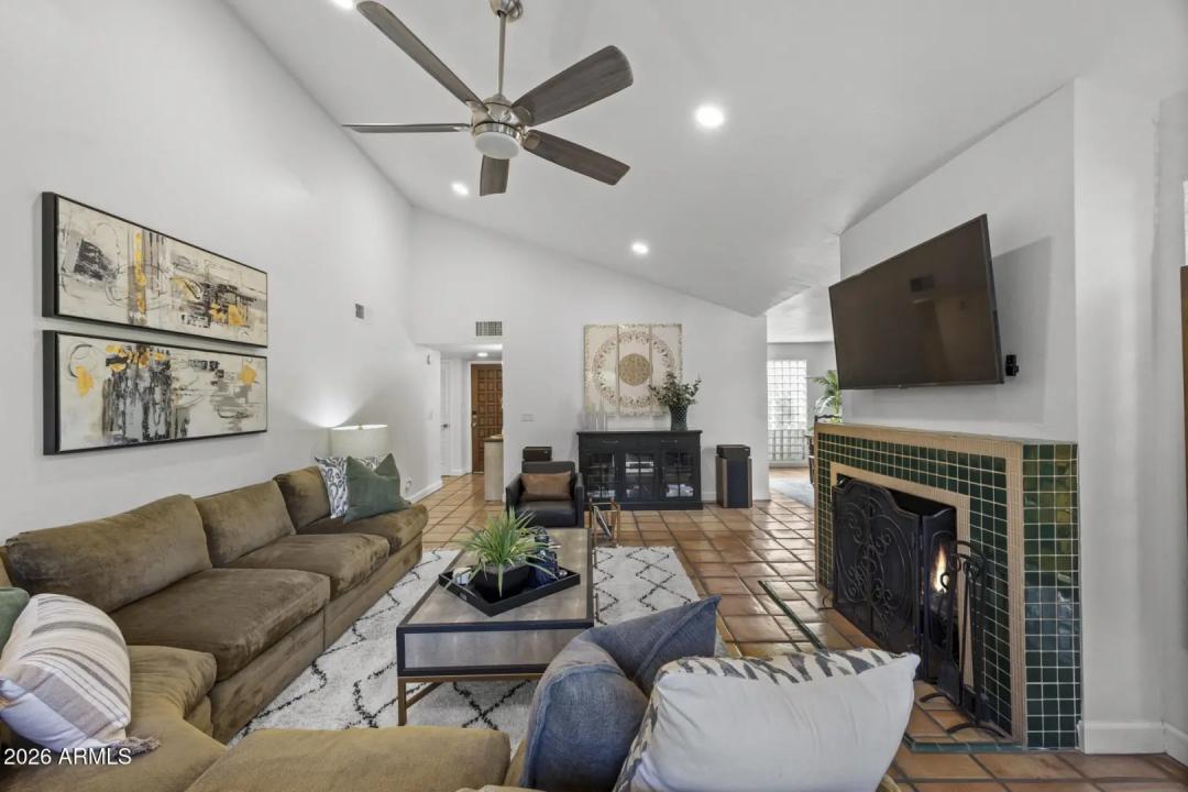 Real Estate Picture 17