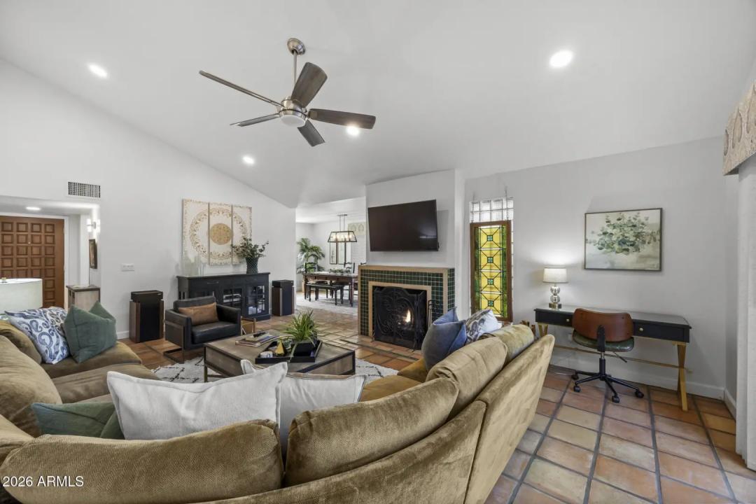 Real Estate Picture 18