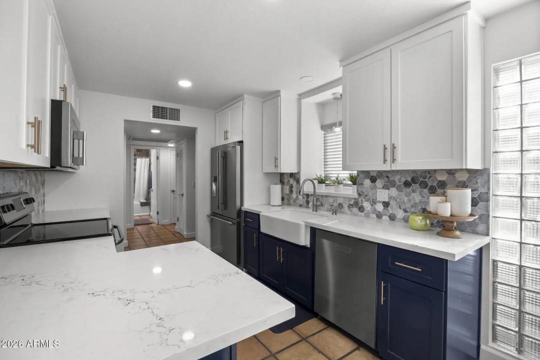 Real Estate Picture 4