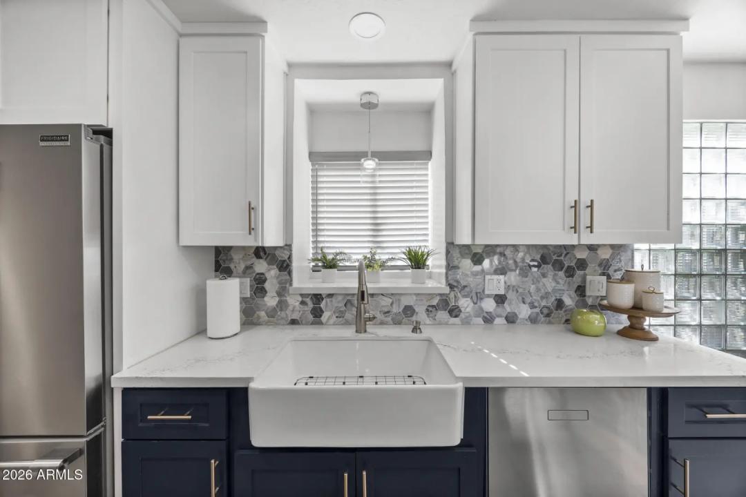 Real Estate Picture 3