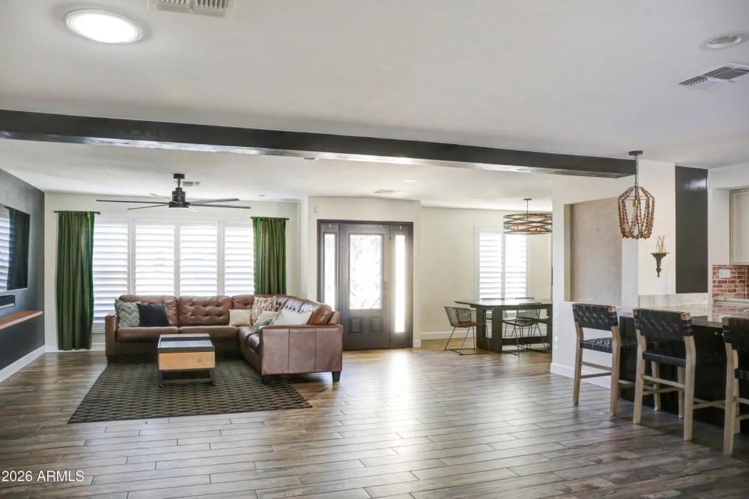 Real Estate Picture 8