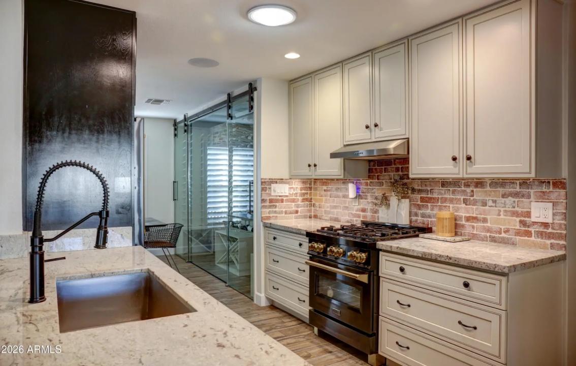 Real Estate Picture 14