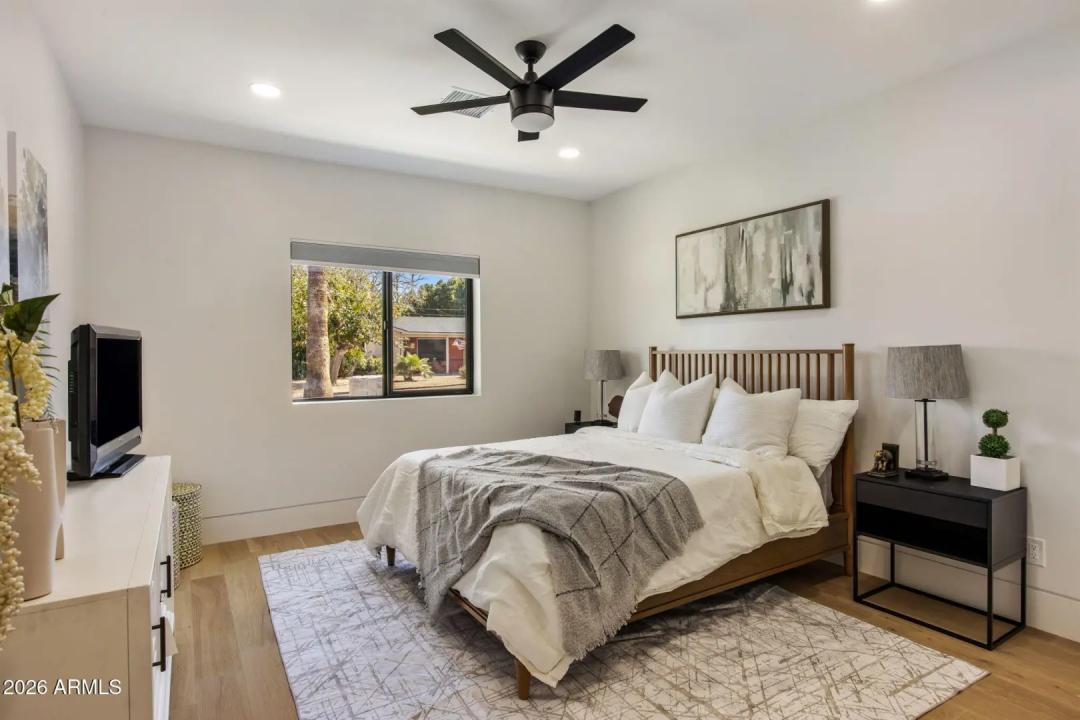 Real Estate Picture 16