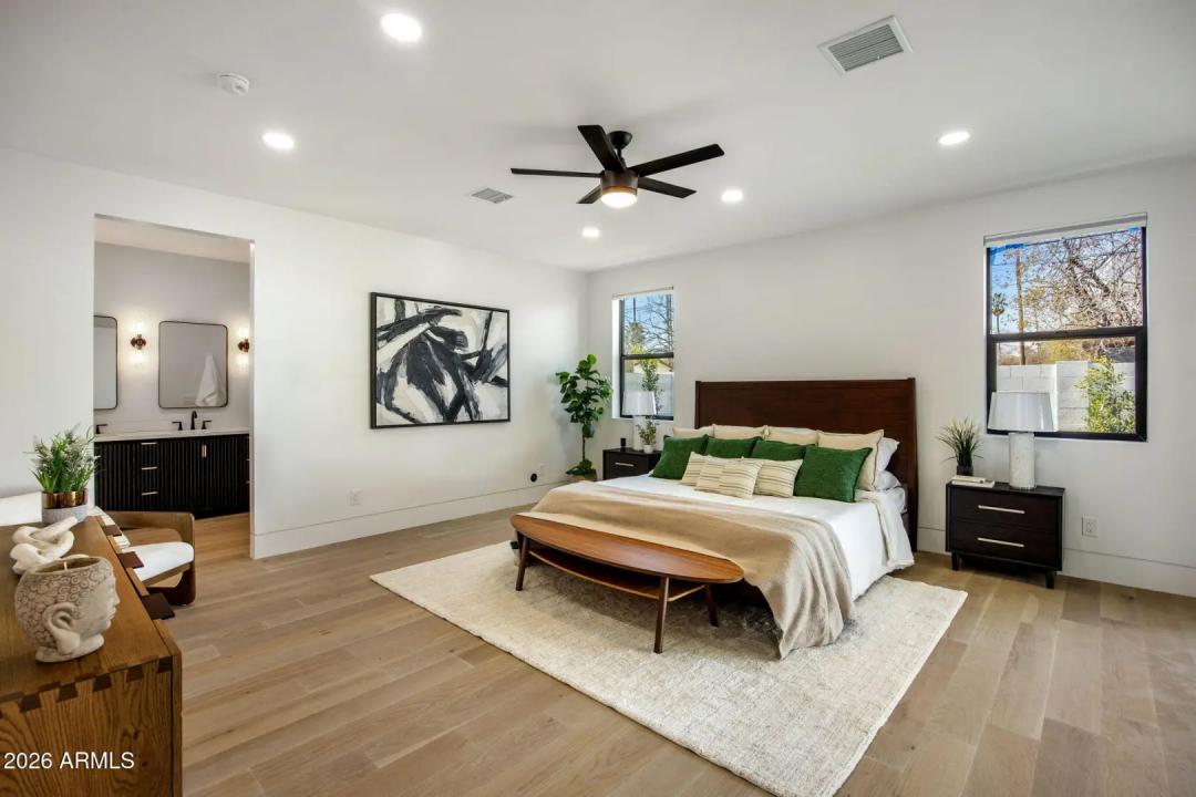 Real Estate Picture 11