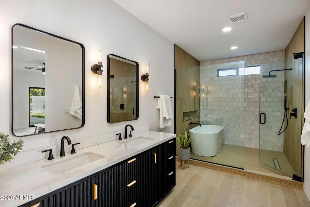 Real Estate Picture 13