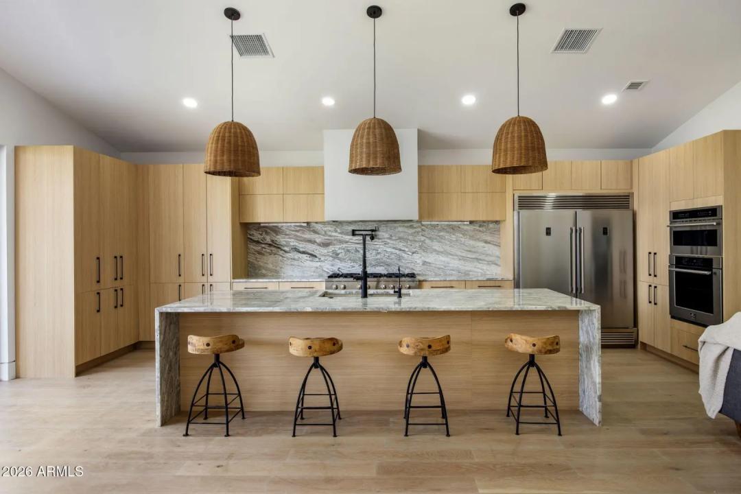 Real Estate Picture 3