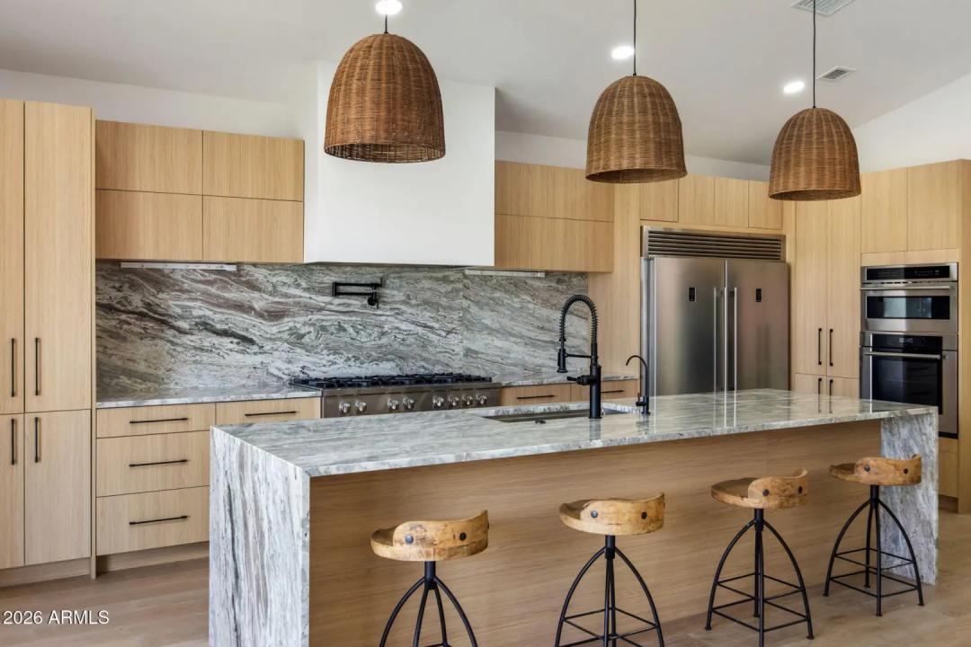 Real Estate Picture 4