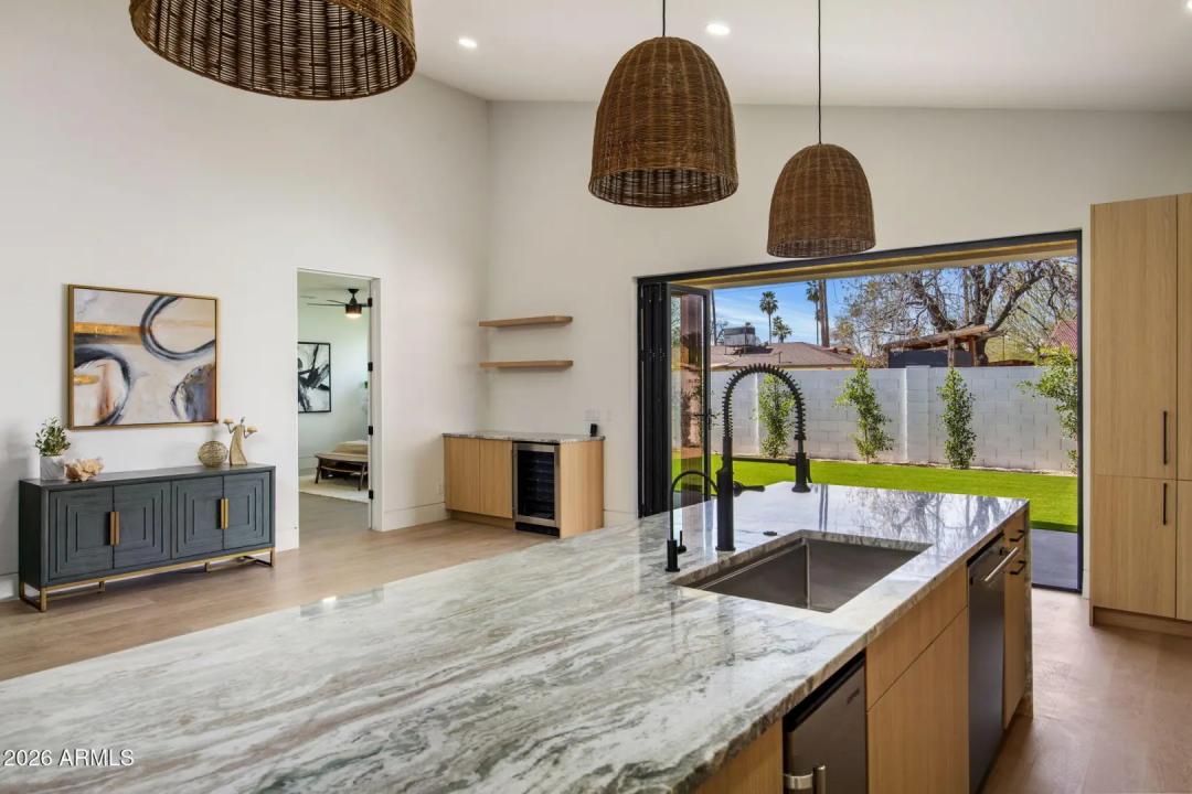 Real Estate Picture 7