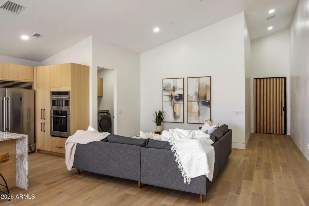 Real Estate Picture 8