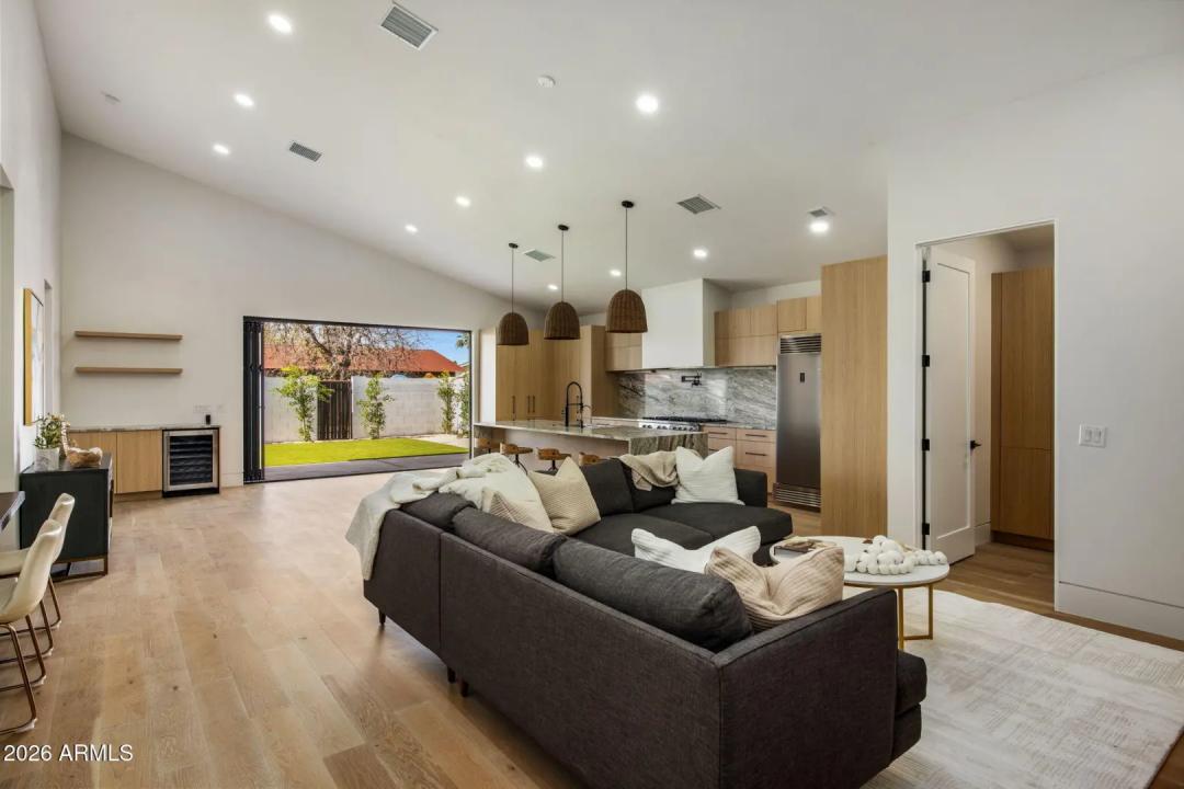 Real Estate Picture 9