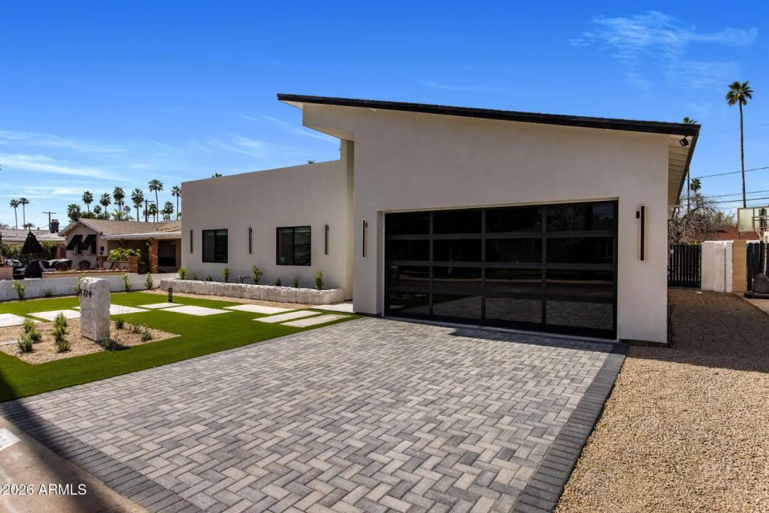 Real Estate Picture 3