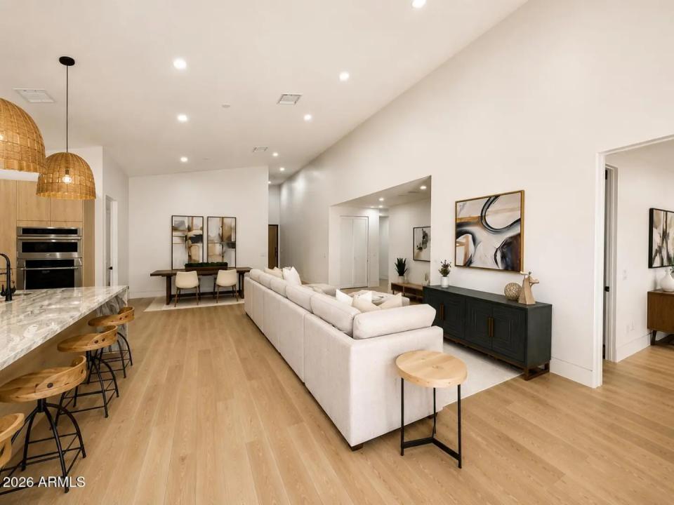 Real Estate Picture 4