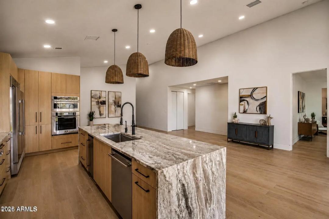 Real Estate Picture 11