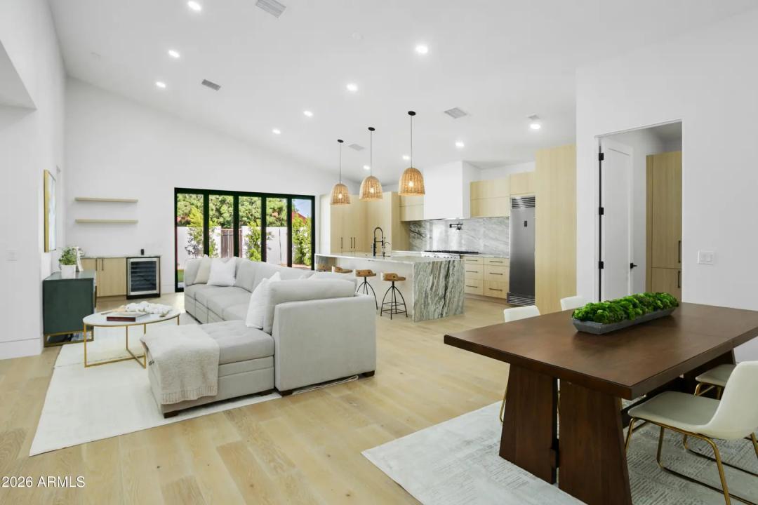Real Estate Picture 5