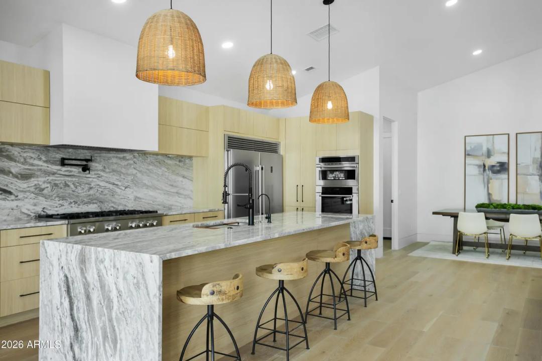 Real Estate Picture 10