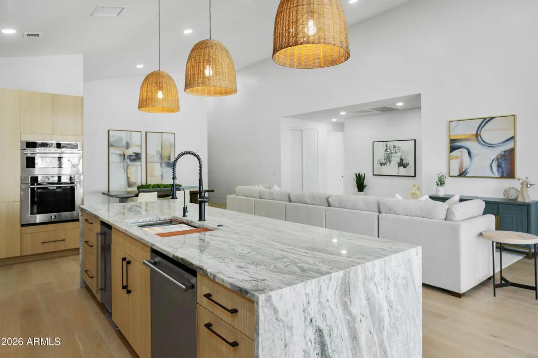 Real Estate Picture 12