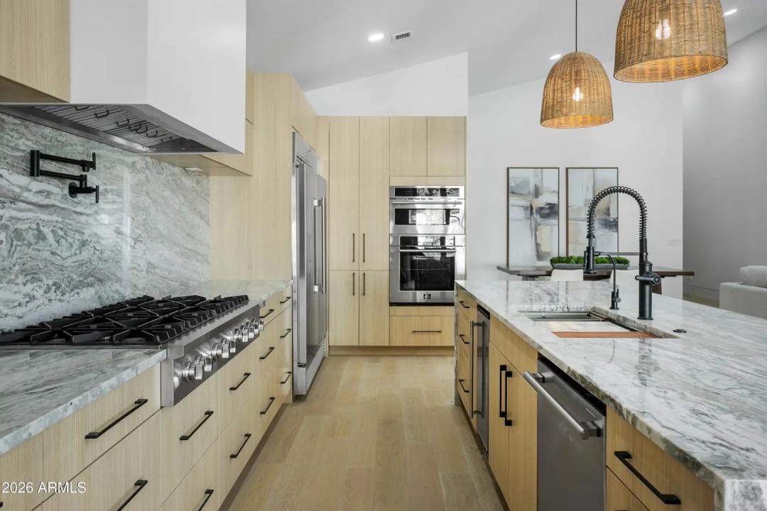 Real Estate Picture 13