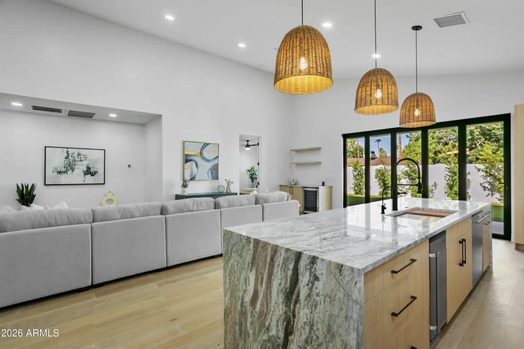 Real Estate Picture 14