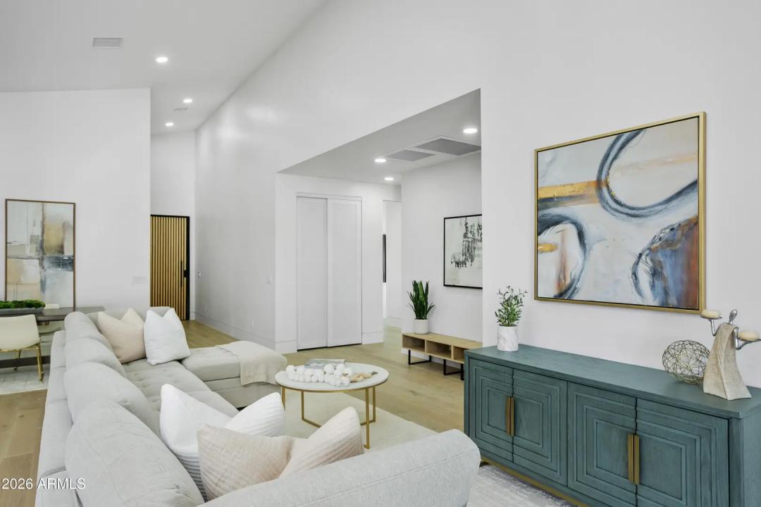 Real Estate Picture 15