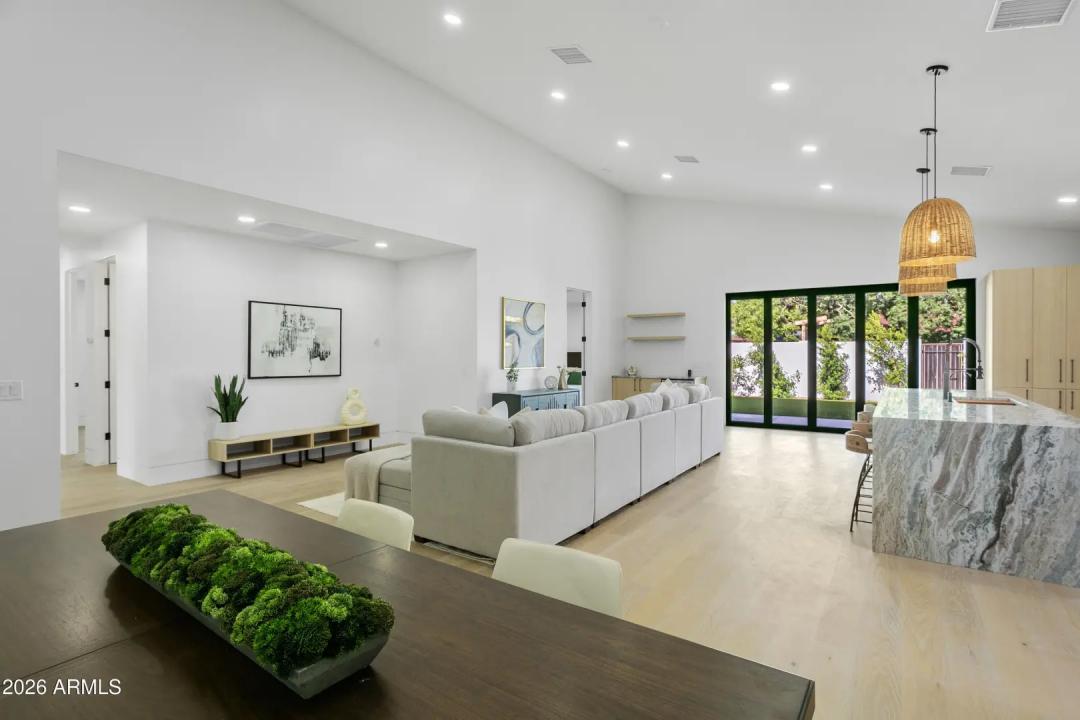 Real Estate Picture 17