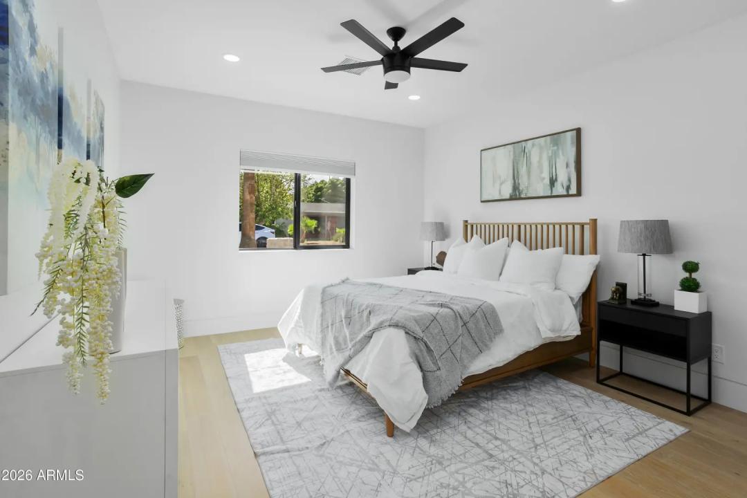Real Estate Picture 25