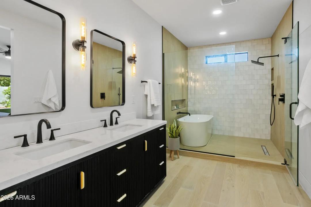 Real Estate Picture 23