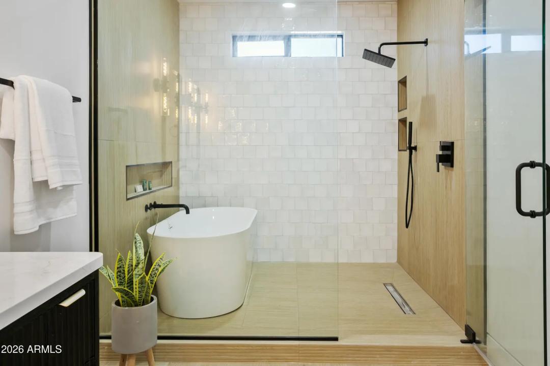 Real Estate Picture 24