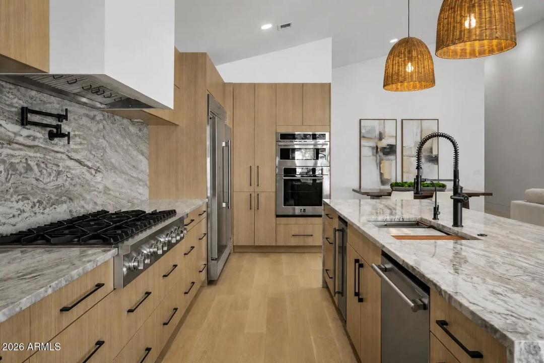 Real Estate Picture 8