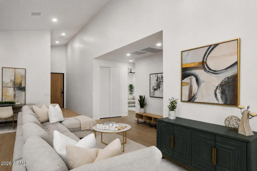 Real Estate Picture 12