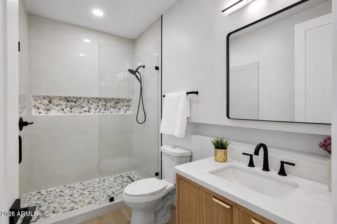 Real Estate Picture 22