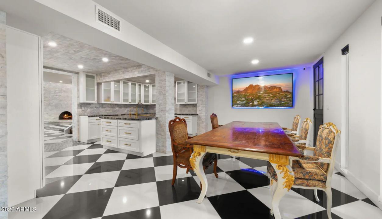 Real Estate Picture 4