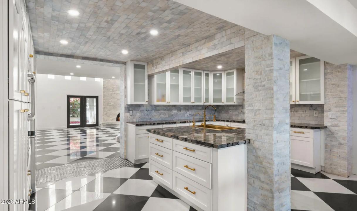 Real Estate Picture 5