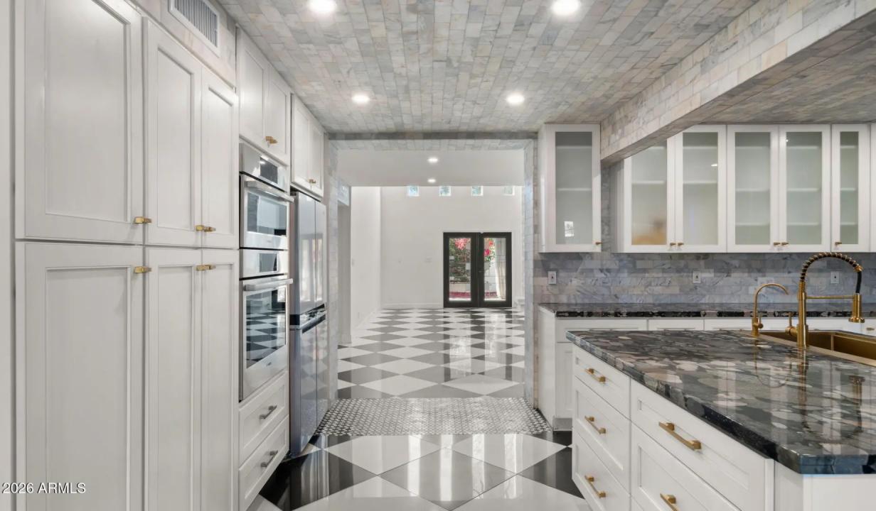 Real Estate Picture 6