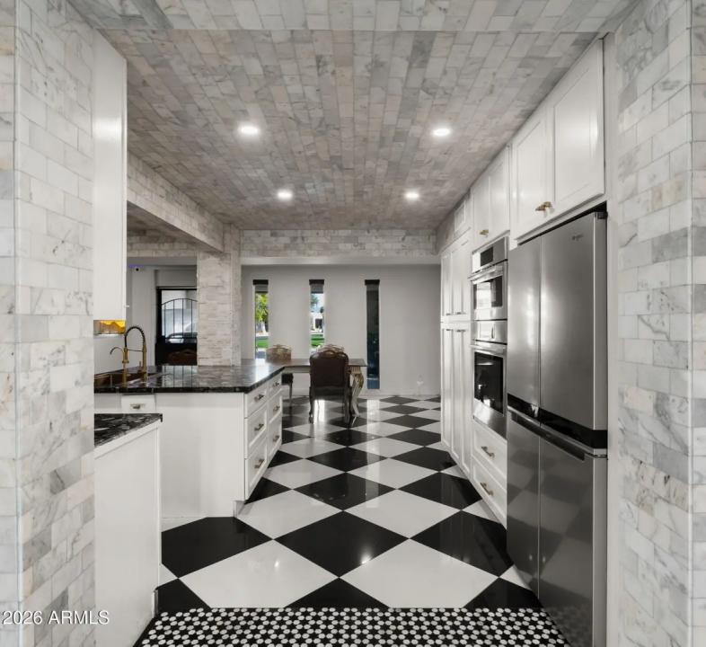 Real Estate Picture 18