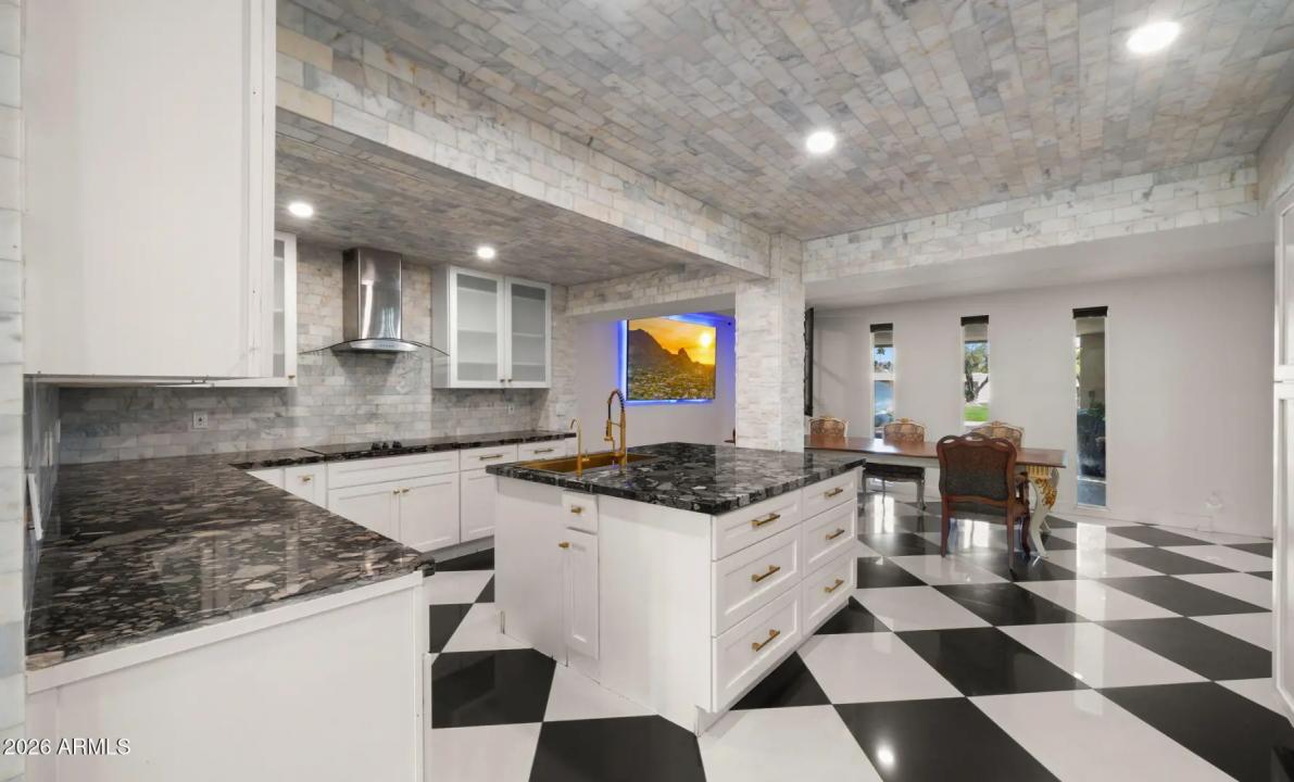 Real Estate Picture 17