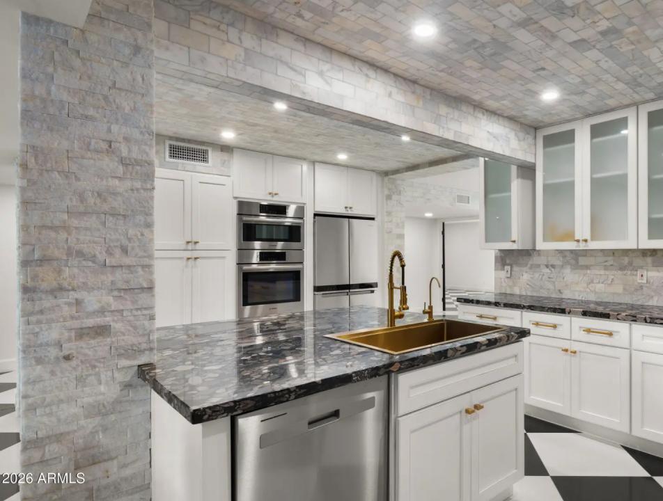 Real Estate Picture 11