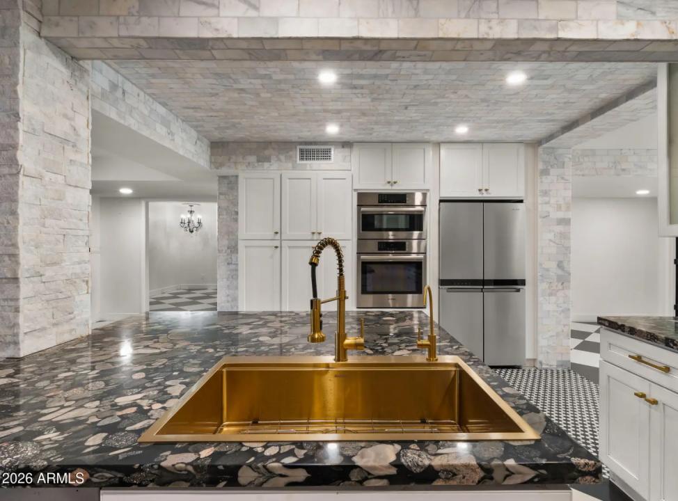 Real Estate Picture 12