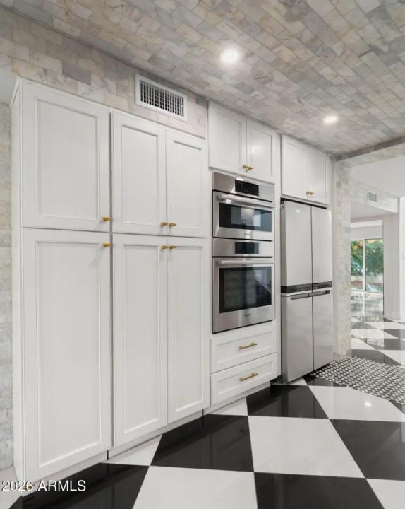 Real Estate Picture 15