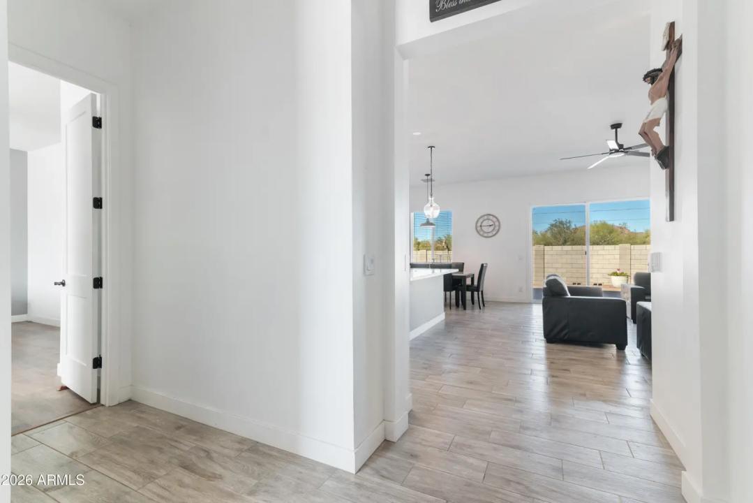 Real Estate Picture 4