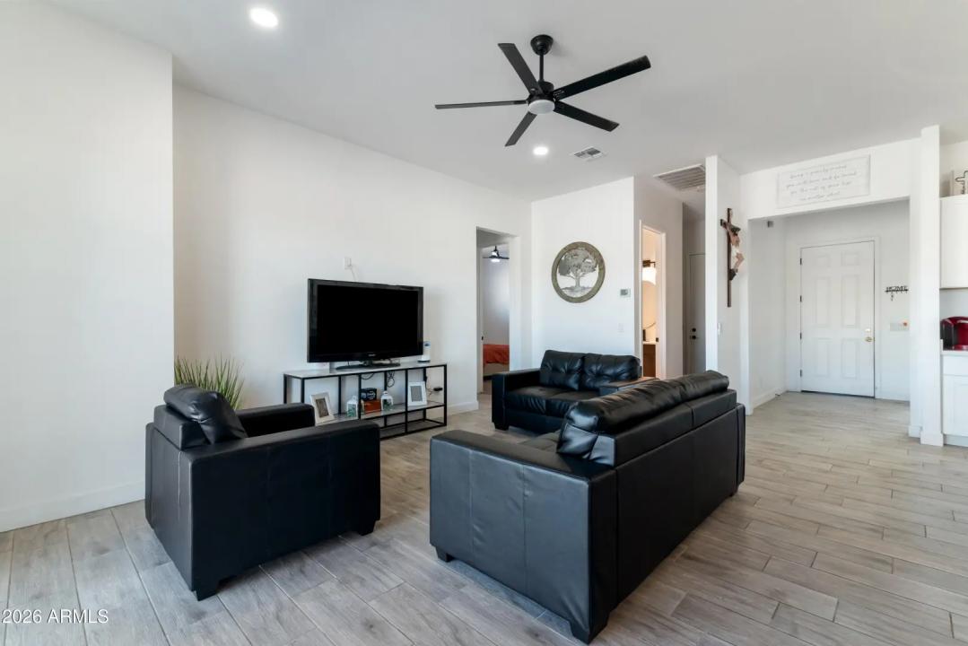 Real Estate Picture 10