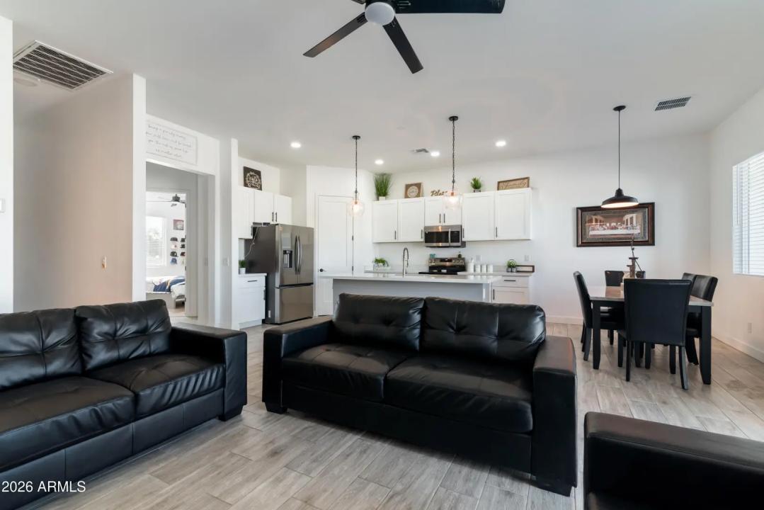 Real Estate Picture 11