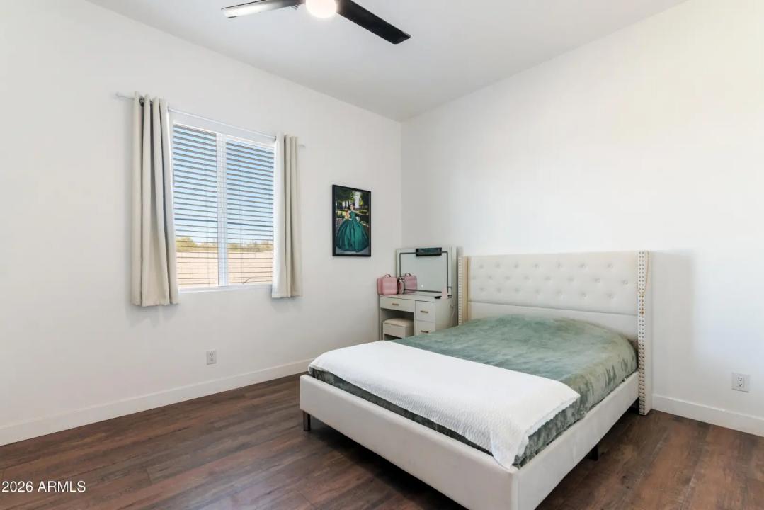 Real Estate Picture 25