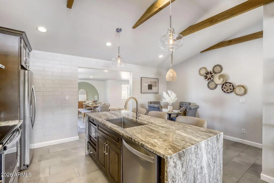 Real Estate Picture 5