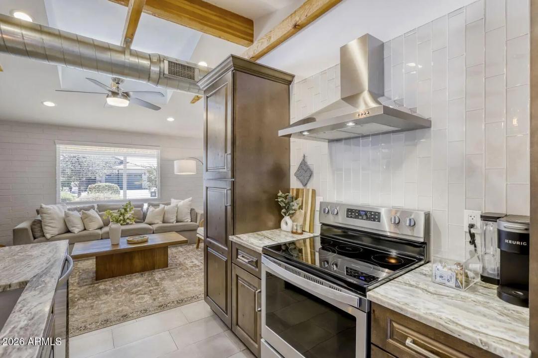 Real Estate Picture 4