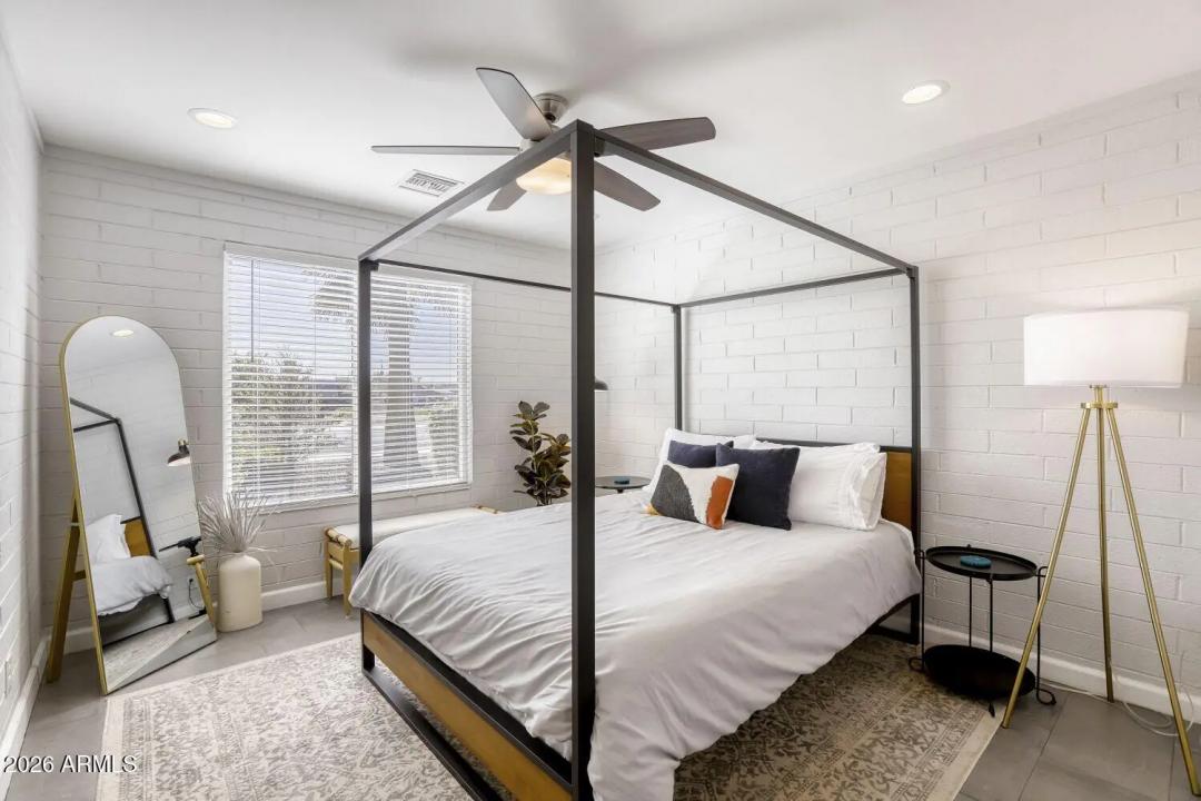 Real Estate Picture 13