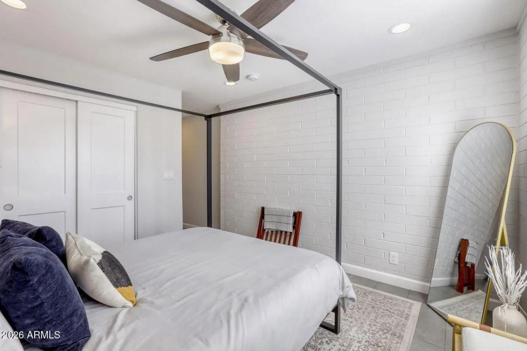 Real Estate Picture 14