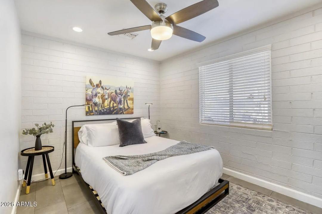 Real Estate Picture 18