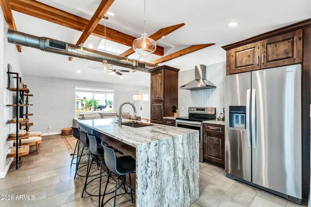 Real Estate Picture 3