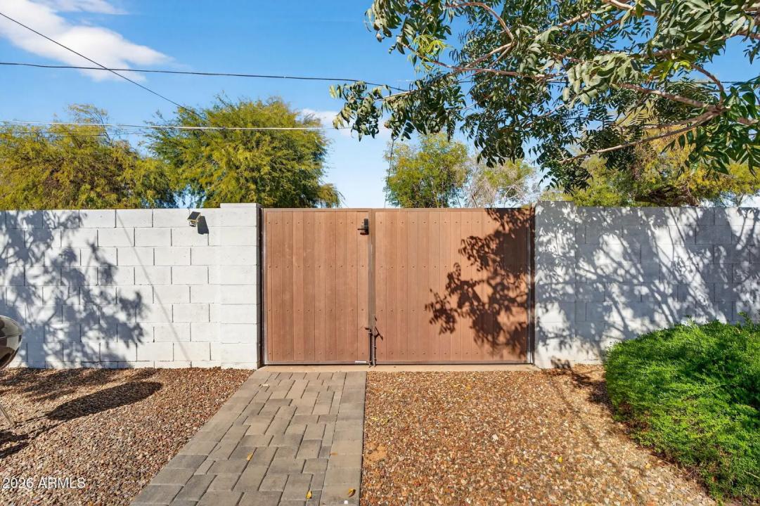 Real Estate Picture 32